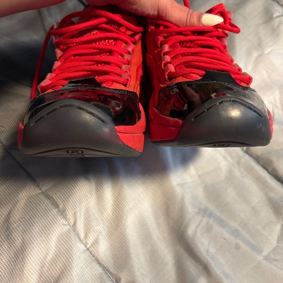 Reebok Red Sneakers with High-Top Design and Shiny Black Accents - Picture 2 of 8